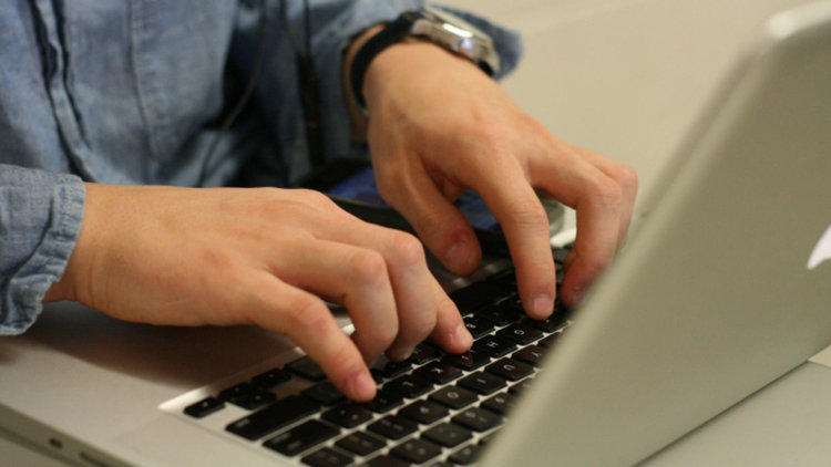 Внимание – педофили дебнат в сайтове за запознанства