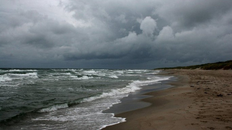 Дъждът и вятърът отиват на море, температурите с 10 градуса надолу
