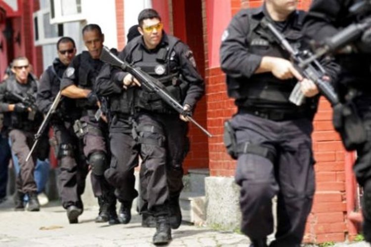 Кметът на Кан забрани носенето на ”буркини” на плажа