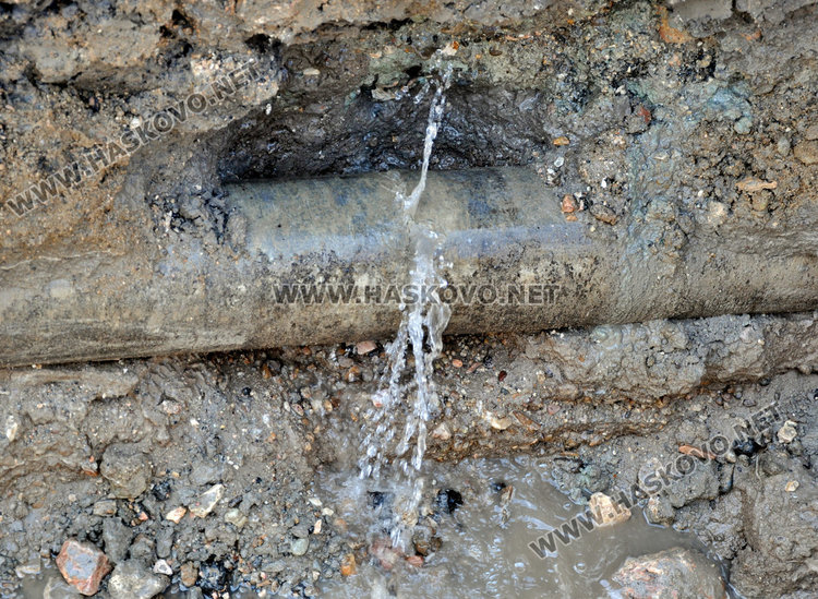 Част от Хасково на сухо заради трета авария на главен водопровод