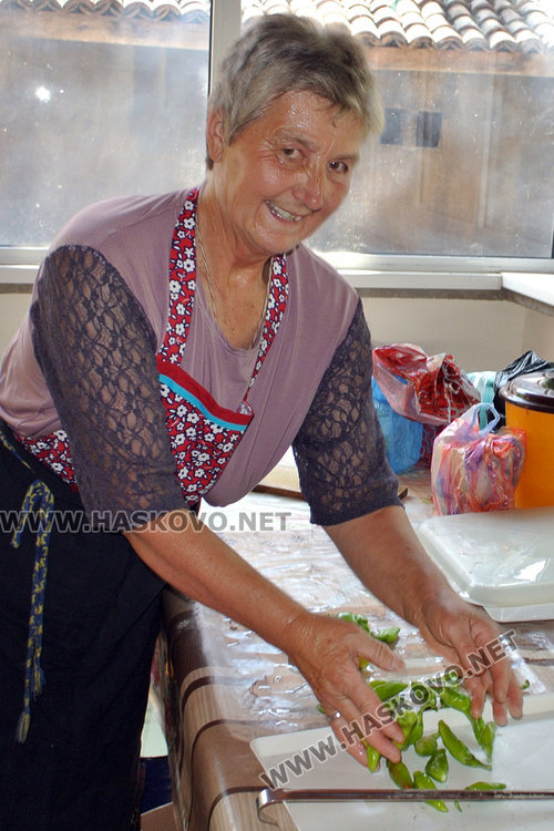 14 казана фасул в двора на „Св. Богородица“ за храмовия празник