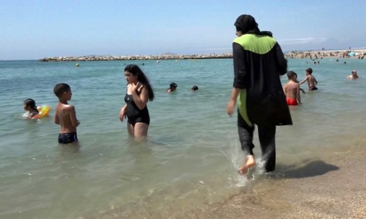 Втори град на Лазурния бряг забрани буркините