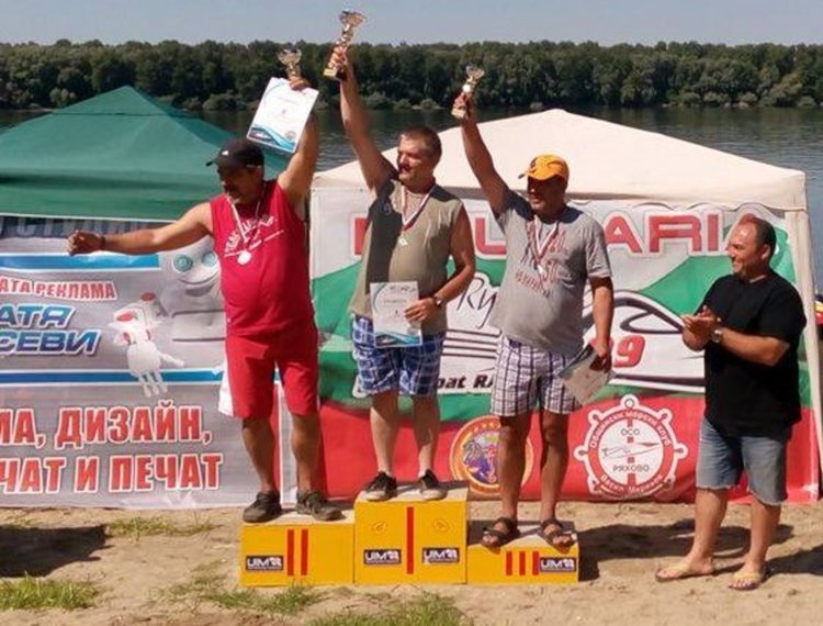 Две лодки представяха Първомай на Републиканското по водомоторни спортове