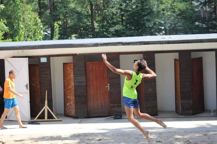 Ожесточена битка за призовите места на турнира по плажен волейбол в Димитровград