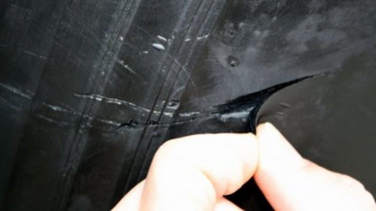 Накълцаха гумите на лек автомобил в Богутево