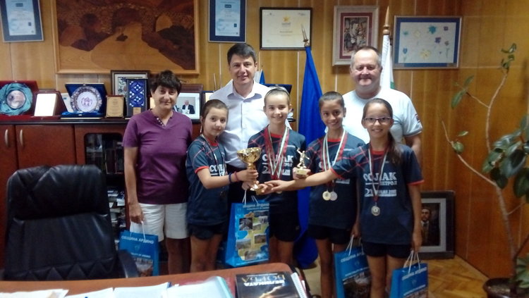 Ресми Мурад награди златните тенисисти на „Юнак”