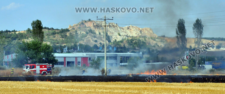 Нов пожар до шоурума на екскмета, 1000 дка горят край Симеоновград