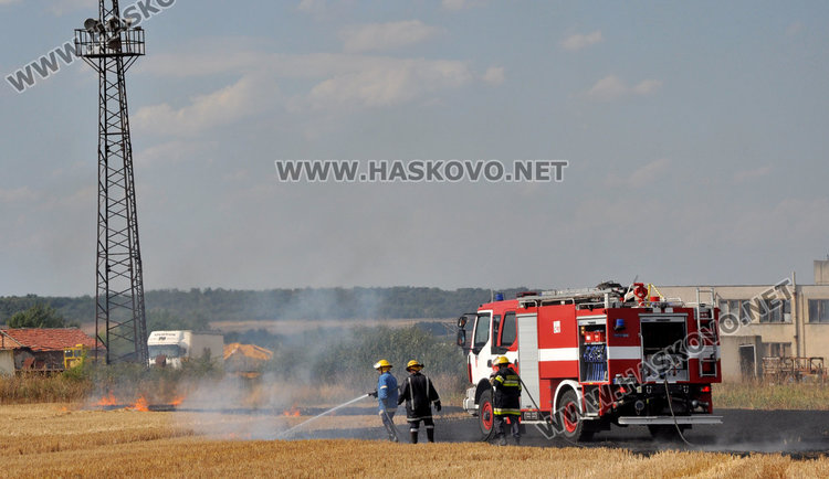 Нов пожар до шоурума на екскмета, 1000 дка горят край Симеоновград