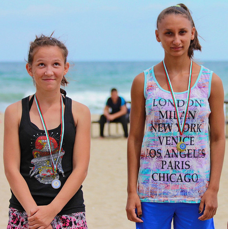 Тигърчето и Шампионката  "златни" от плажната борба в Шкорпиловци