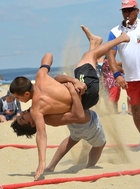 Тигърчето и Шампионката  "златни" от плажната борба в Шкорпиловци