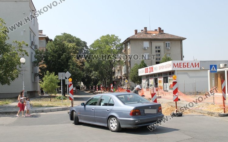 Ремонтните дейности по ул."Ромен Ролан" ще продължат до 15 септември, снимка -архив