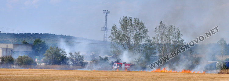 Нов пожар до шоурума на екскмета, 1000 дка горят край Симеоновград