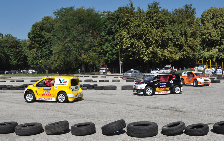 Волкикарове налазват Хасково през септември за пет часово шоу