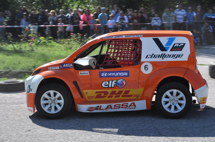 Волкикарове налазват Хасково през септември за пет часово шоу