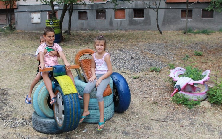 Димитровградчанин прави парк от стари автомобилни гуми 