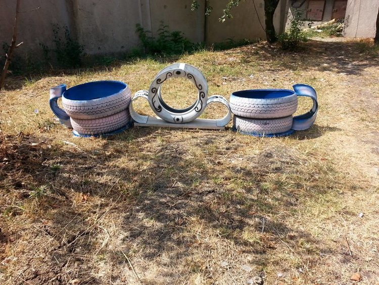 Димитровградчанин прави парк от стари автомобилни гуми 