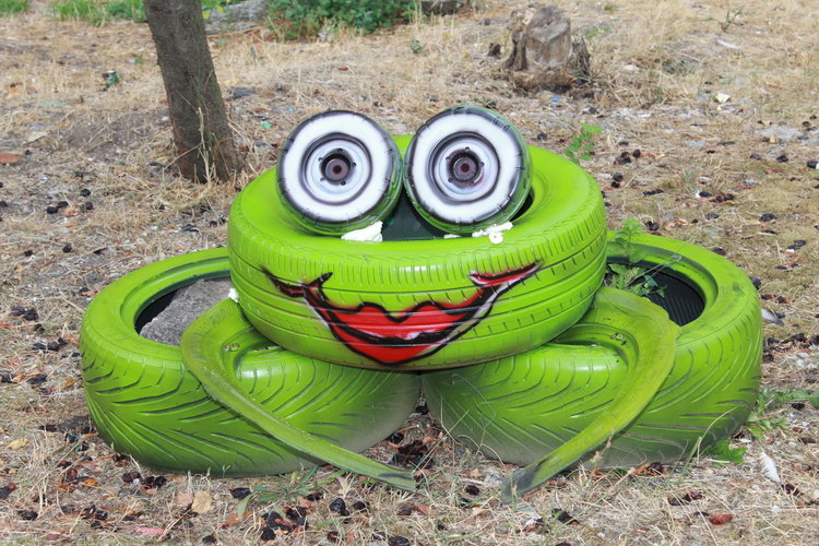 Димитровградчанин прави парк от стари автомобилни гуми 