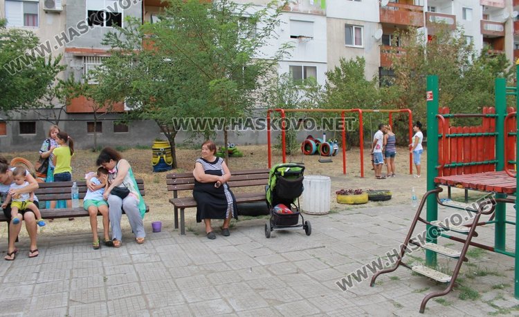 Димитровградчанин прави парк от стари автомобилни гуми 