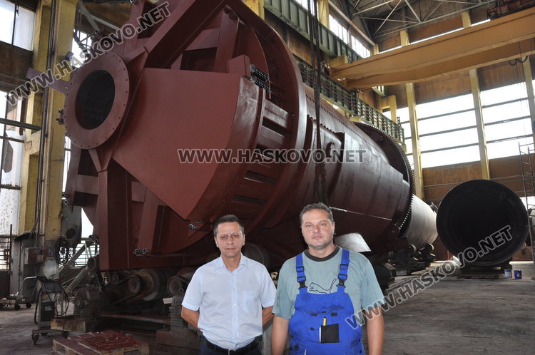 Мениджърът на Химмаш Атанас Ибришимов, вляво, и техническият директор инж. Николай Кръстев