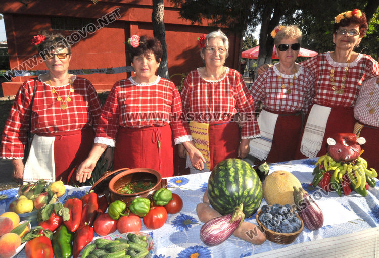Истински рог на изобилието на празника на плодородието в Крум