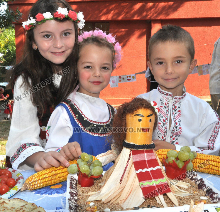 Истински рог на изобилието на празника на плодородието в Крум