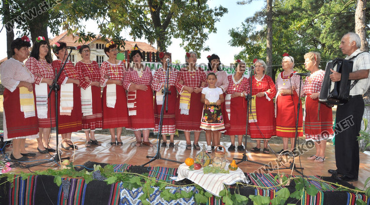 Истински рог на изобилието на празника на плодородието в Крум