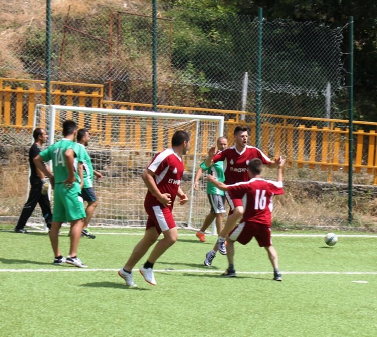 Отборът на Млечино вдигна купата на Чубрика