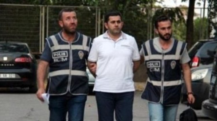 Бююк беше върнат в Турция с мотив, че документите му са изтекли. Премиерът Борисов оправда действията на властите у нас, които бяха на ръба на закона, със заплахата Турция да пусне мигрантите. Сн.: Протестна мрежа