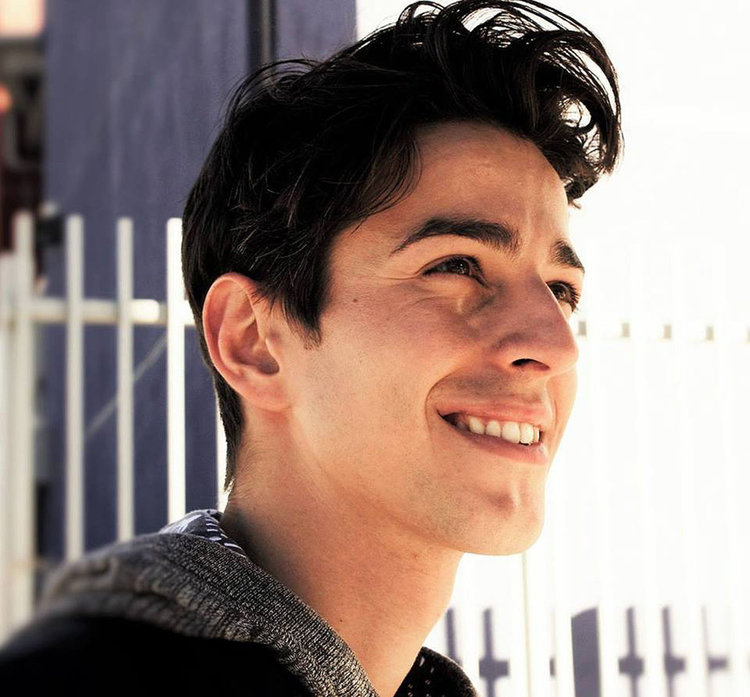 Наско Атанасов се върна от Холивуд, за да осъществи мечтата си -да види за първи път след 30 години сцената и залата в  Татарево отново пълни