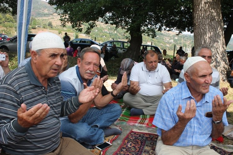 Мевлид за здраве и берекет събра над 1000 души в Карапънар