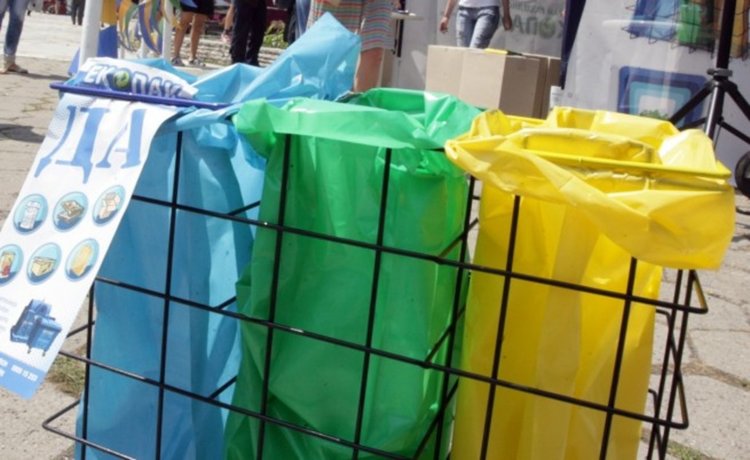 Община Чепеларе започна разделно сметосъбиране, първо с хартия от търговските обекти