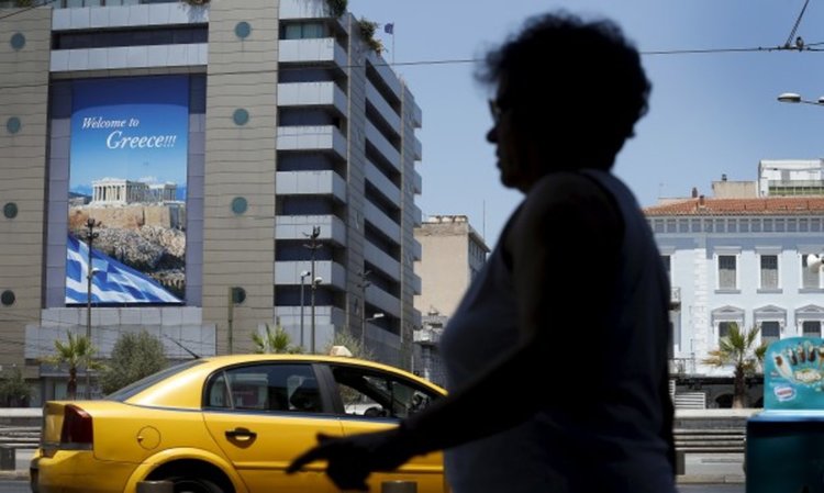 Безработицата в Гърция намалява, но заплатите – под 400 евро