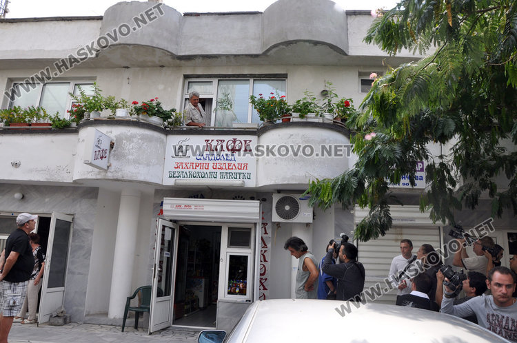 Георги Бедния през септември 2012, когато се разбунтува срещу заповедта на РДНСК за събарянето на втория етаж