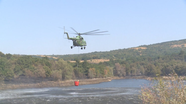Трети ден продължава борбата с пожара в Сакар планина
