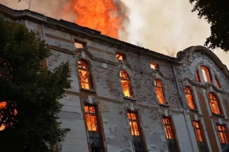 Архитекти: Да се конфискуват запалени исторически сгради