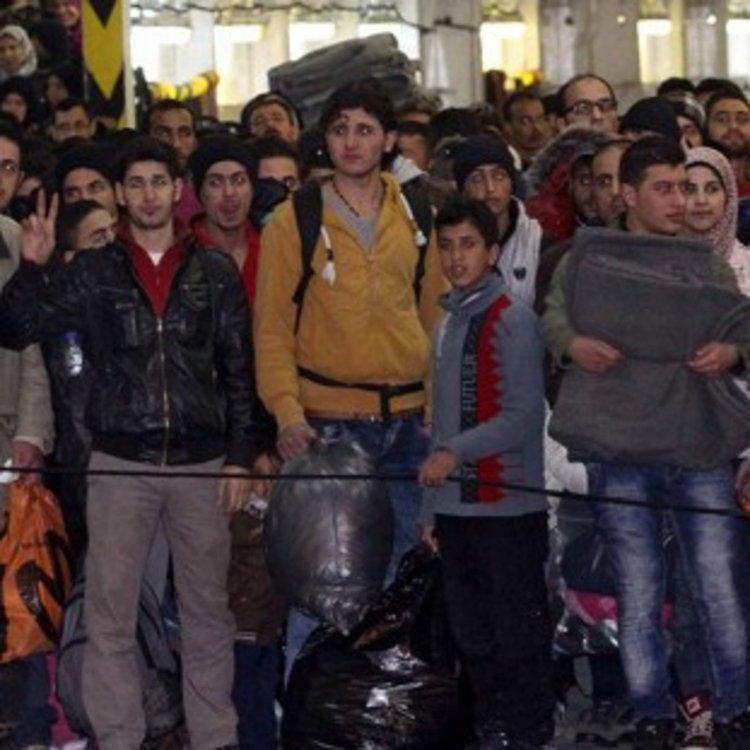 Жители на 22 страни в ЕС: Имигрантите са твърде много