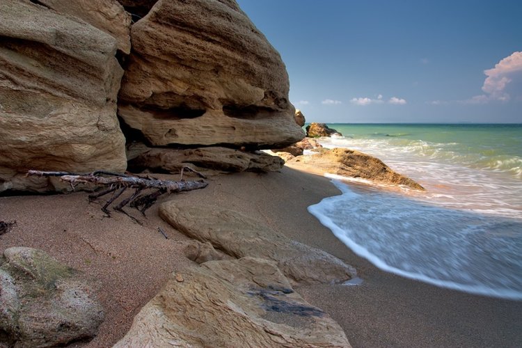 Днес държавата трябва да проверява частен плаж, свързван с Доган 