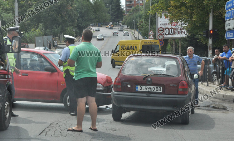 Мазда се заби в Опел на Кърджалийска и "Илинден"