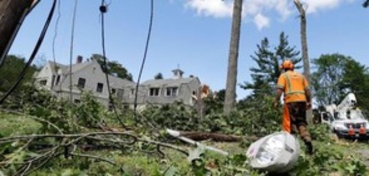 Торнадо помете град в щата Масачузетс