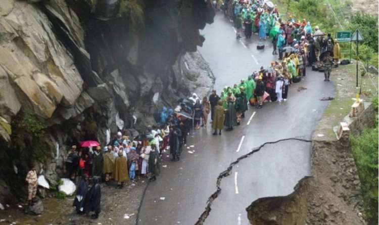 Стотици жертви на наводненията в Индия 