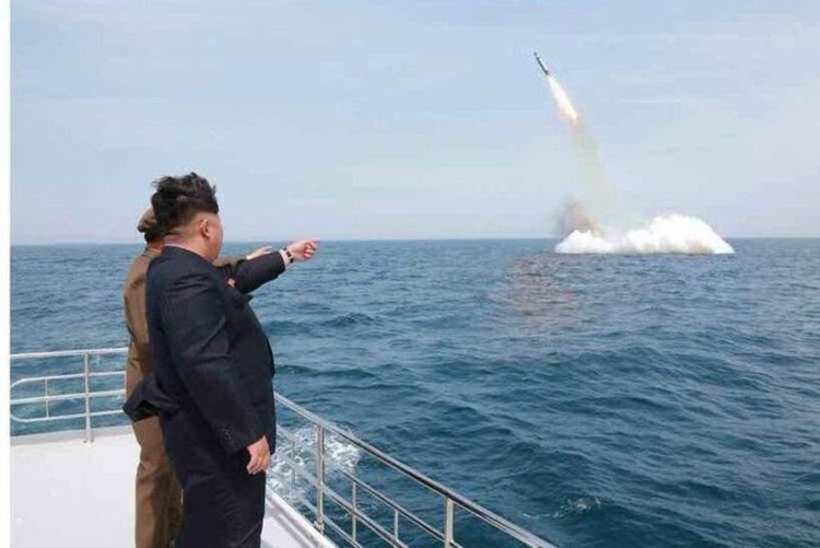 Северна Корея изстреля балистична ракета от подводница