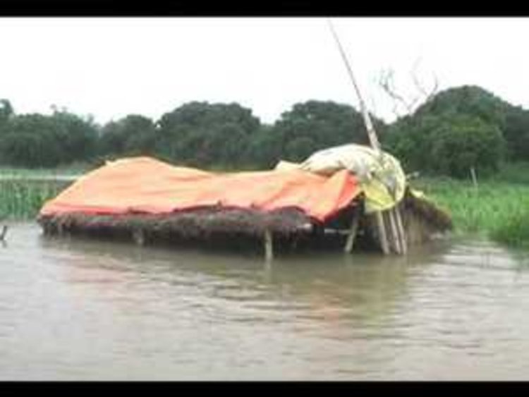 Стотици жертви на наводненията в Индия 