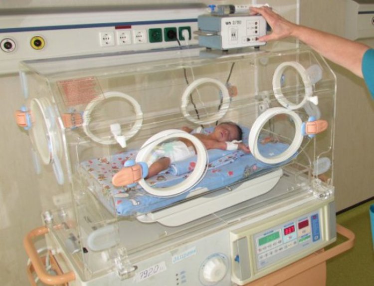 Бебе с опасност за живота, има подозрение за родителско насилие  