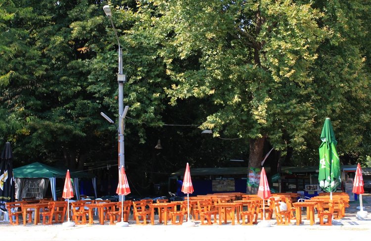 Три са заведенията за хранене тази година