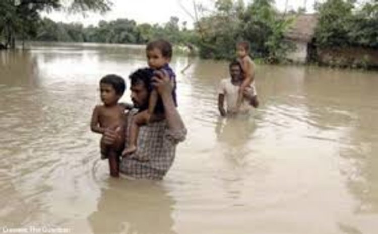 Стотици жертви на наводненията в Индия 