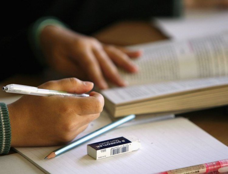 Онлайн система ще ориентира учениците за пазара на труда  