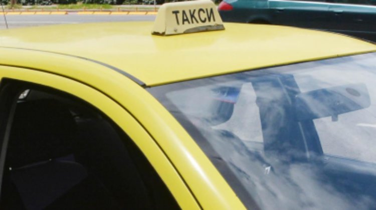 Баба осъди застрахователна компания заради таксиджия, който я осакати