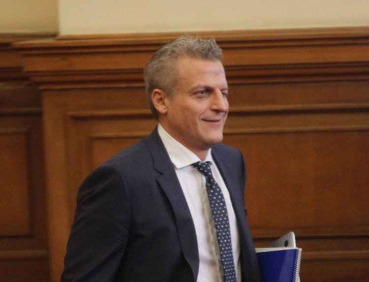 Реформа за доставки на дефицитни лекарства прави МЗ  