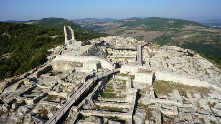 Гроб на високопоставен монах откриха на Перперикон