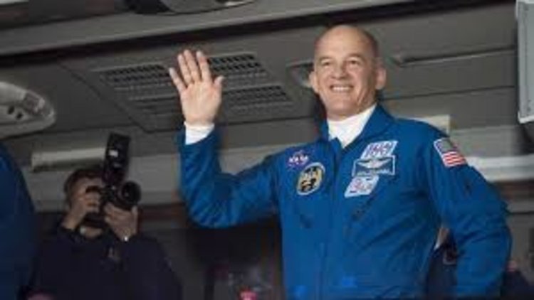Астронавт подобри американския рекорд за престой в космоса
